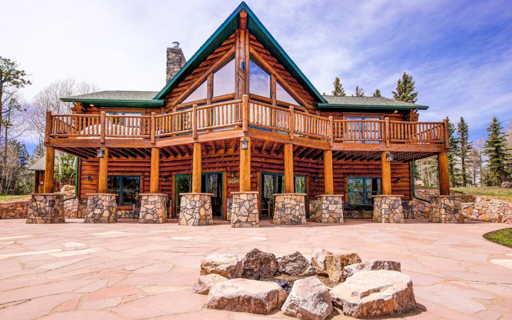 Great Benefits of Log Cabin Kits